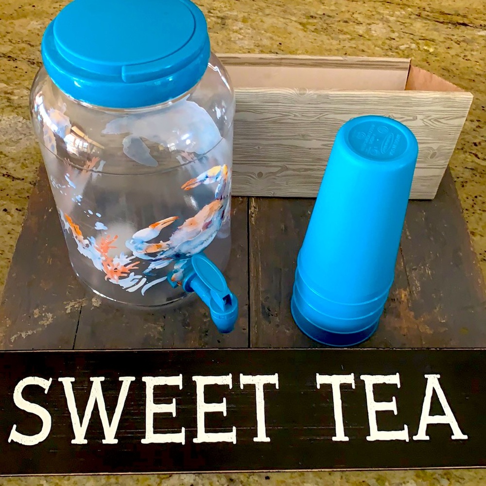 Plastic 5-Piece Sun Tea Jar with spigot and matching m